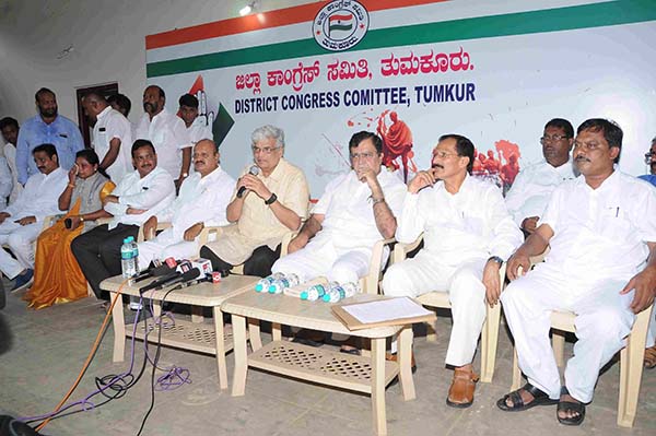 ಮುಂದಿನ ಚುನಾವಣೆ ಕೋಮುವಾದ, ಸಾಮಾಜಿಕ ನ್ಯಾಯದ ನಡುವಿನ ಹೋರಾಟ: ಪ್ರೊ. ರಾಧಾಕೃಷ್ಣ